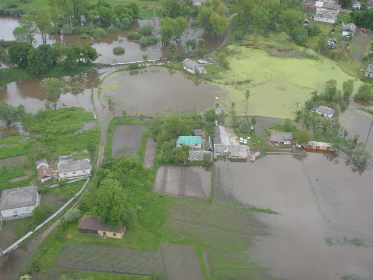 У Закарпатській та Івано-Франківській областях залишаються підтопленими кілька десятків житлових будинків
