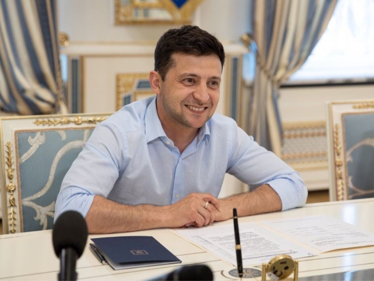 Зеленский отменил три указа Порошенко