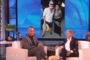 Хэнкс полтора часа ждал возможности купить пива