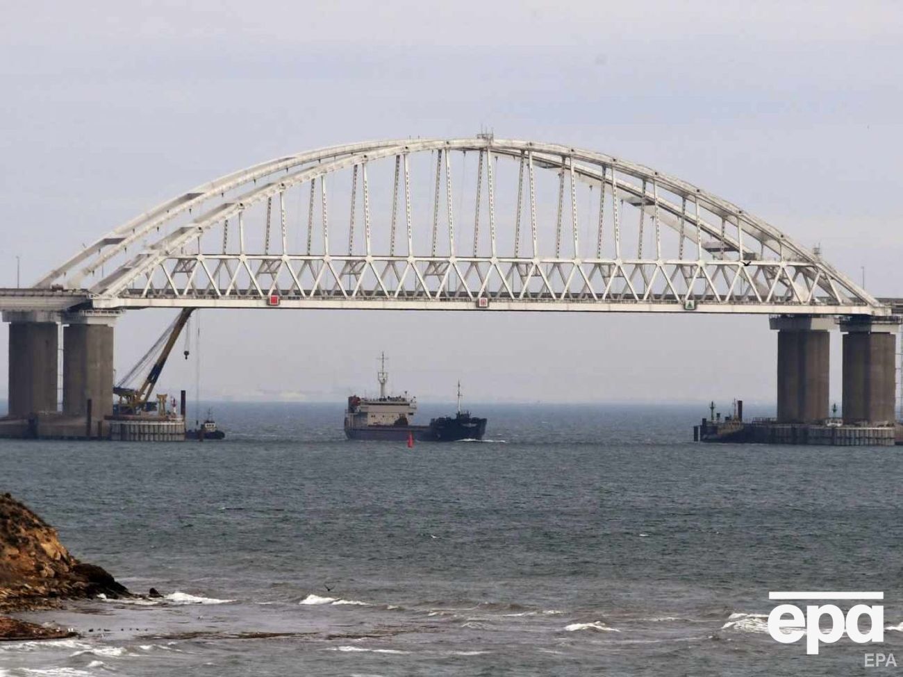 РФ обстріляла і захопила українські кораблі в листопаді 2018 року