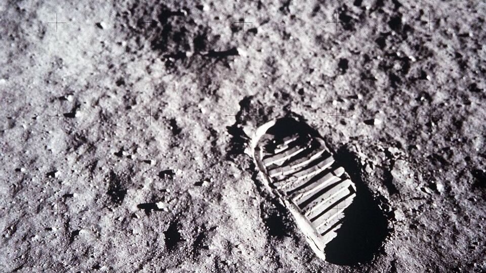 Последний раз человек ходил по поверхности Луны в 1972 году