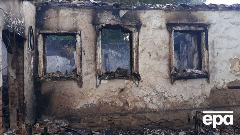 В результате обстрела сгорел дом