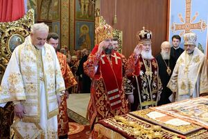 Філарет (на другому плані) брав участь у літургії в Михайлівському соборі