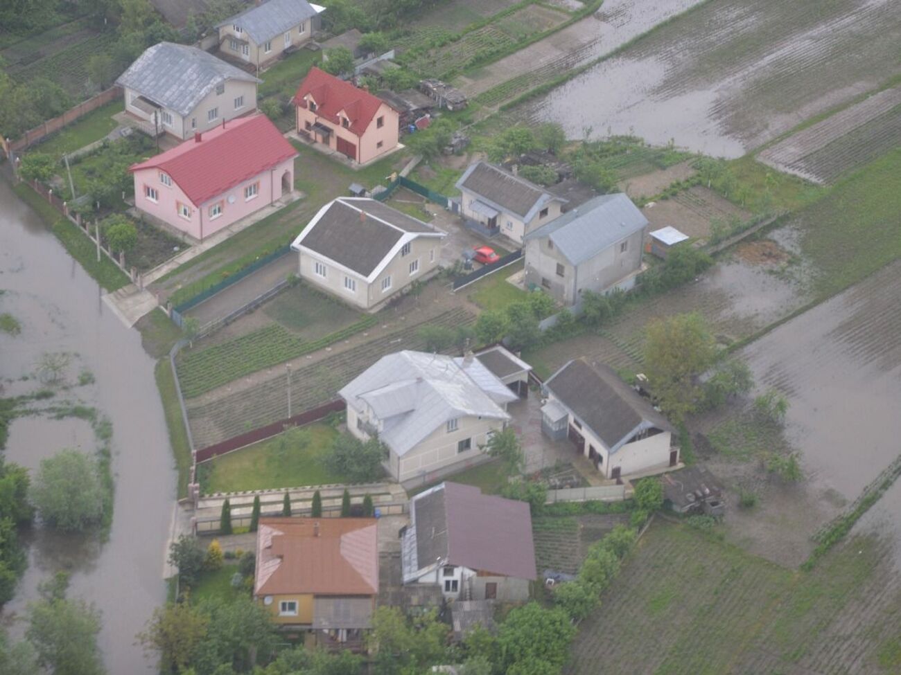 В Івано-Франківській області через інтенсивні опади у зону підтоплення потрапило понад 1000 будинків