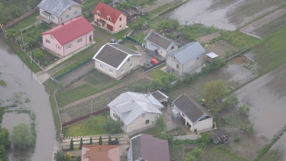 В Івано-Франківській області через інтенсивні опади у зону підтоплення потрапило понад 1000 будинків