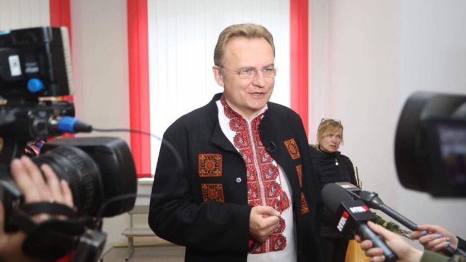 Садовий: Петре Порошенку, маю надію, що сценарій "хаос і грабунок" у виконанні львівських депутатів від БПП із вами просто не погоджували