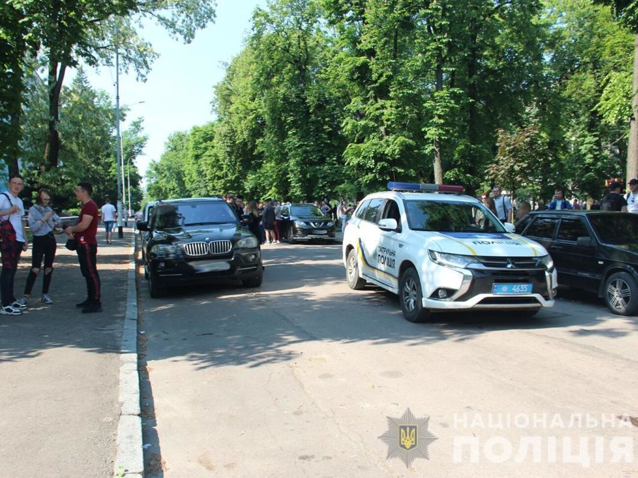 Правоохоронці перевіряють повідомлення про замінування