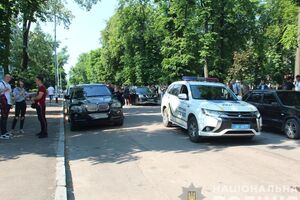 Правоохоронці перевіряють повідомлення про замінування