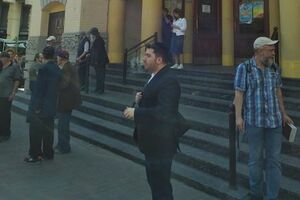 Із будівлі евакуювали приблизно 30 осіб