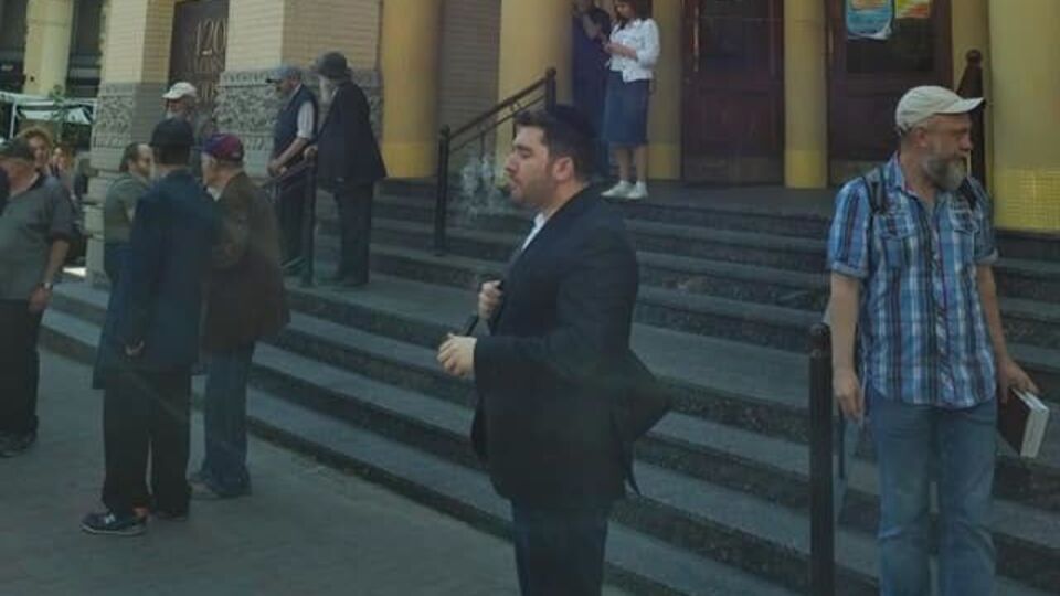 Із будівлі евакуювали приблизно 30 осіб