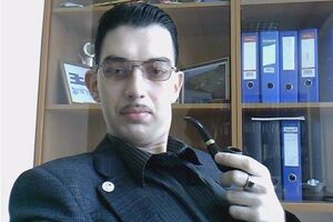 У "Слуги народу" в регіонах досі немає нормальних команд. Отже, в партії будуть раді будь-кому. І такі чорти полізуть, що тільки встигай відсіювати