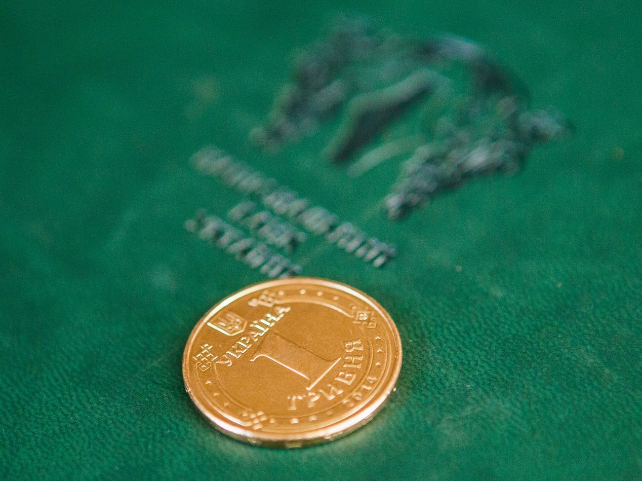 Держборг України у національній валюті скоротився