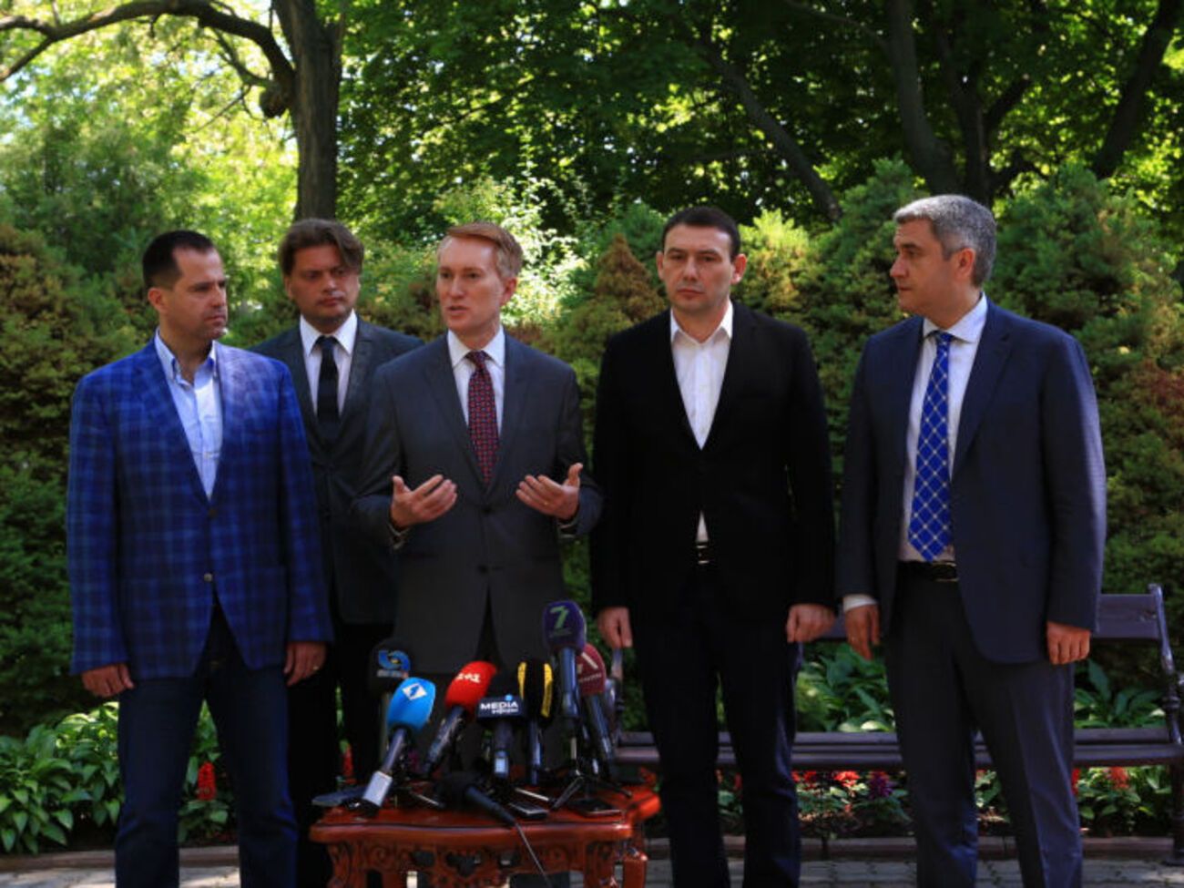 Лункфорд (у центрі): Я знаю, що серця всіх українців, і в тому числі жителів Одеси, чекають повернення моряків