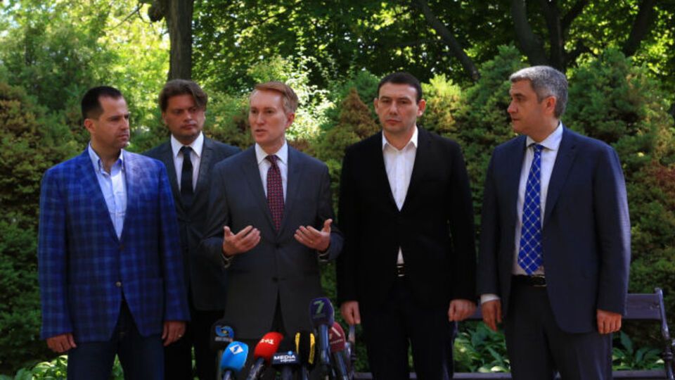 Лункфорд (у центрі): Я знаю, що серця всіх українців, і в тому числі жителів Одеси, чекають повернення моряків