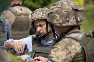 Зеленський: Умови для військових, які захищають Україну, повинні бути нормальними