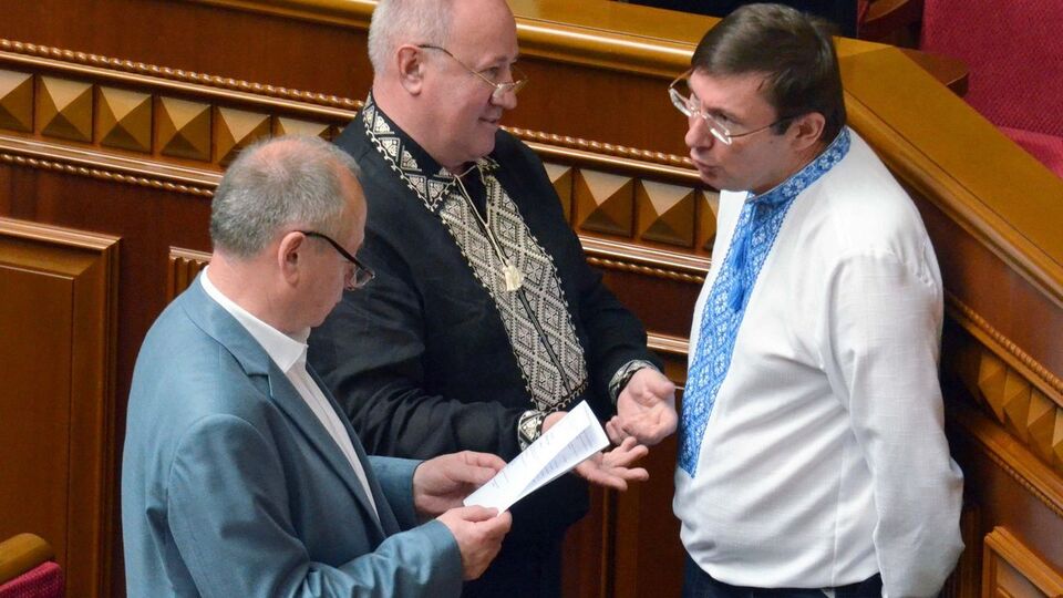 Шуфрич подал в Генпрокуратуру заявление, в котором обвинил Порошенко и Турчинова в госизмене – Луценко