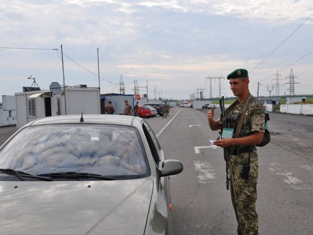 На тимчасово окуповані території проїхали вантажівки з гумдопомогою