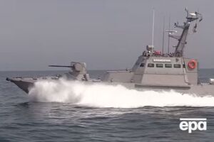 Військові моряки відпрацювали тактичне маневрування
