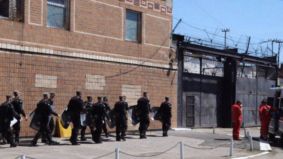 Бунт заключенных вспыхнул во время планового обыска в камерах