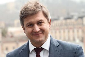 Во время президентской кампании Данилюк был советником Зеленского по вопросам международной, финансовой, экономической и банковской деятельности