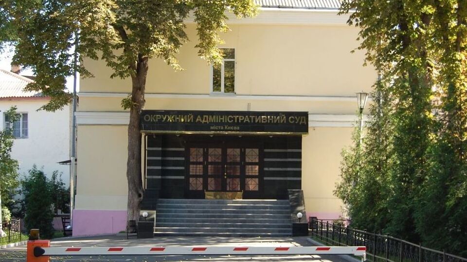 Суд вирішує, чи відкривати провадження за цим позовом