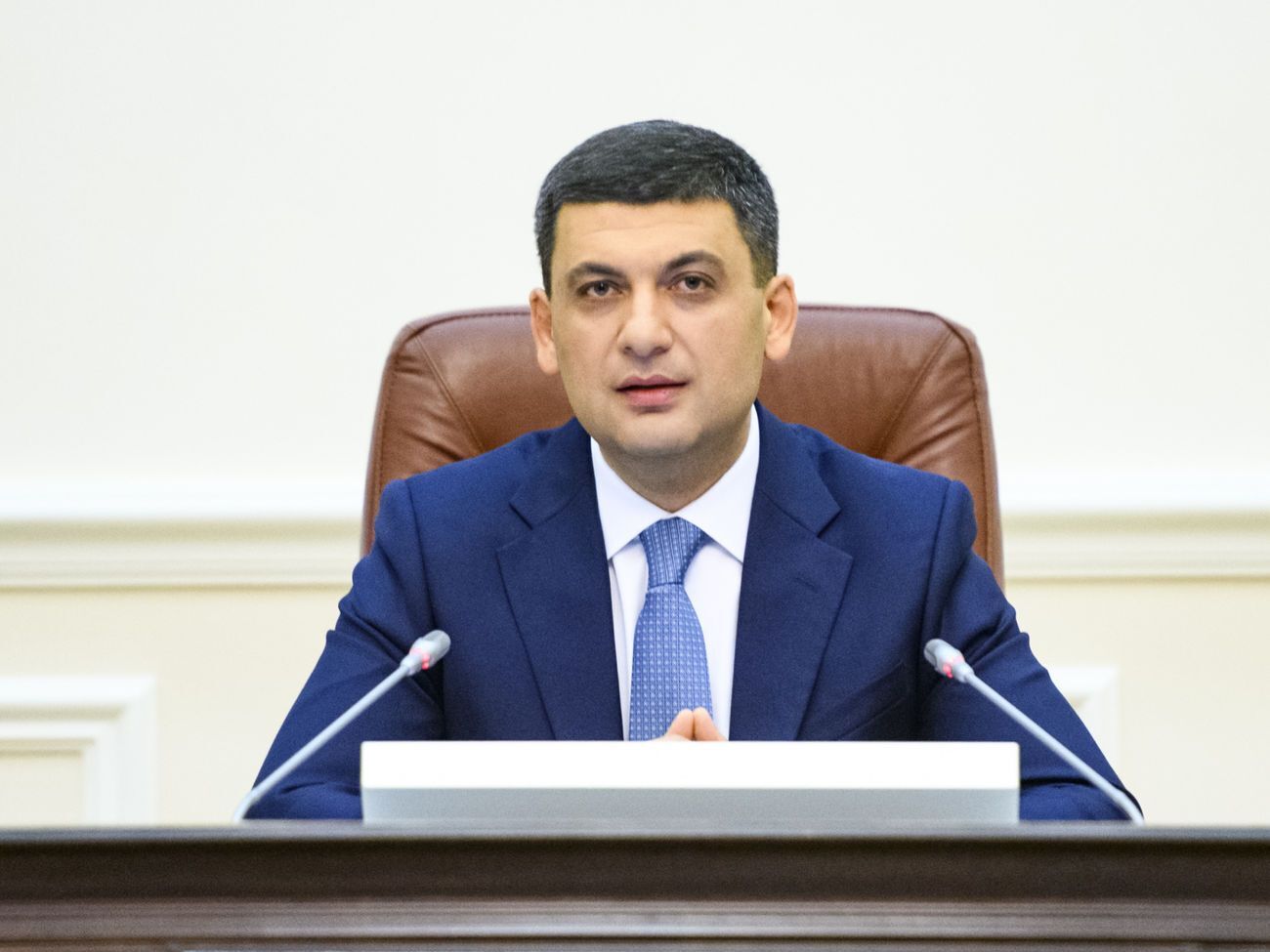 По мнению Гройсмана,&nbsp;эффективные решения в парламенте могли бы принимать, к примеру, 250 депутатов