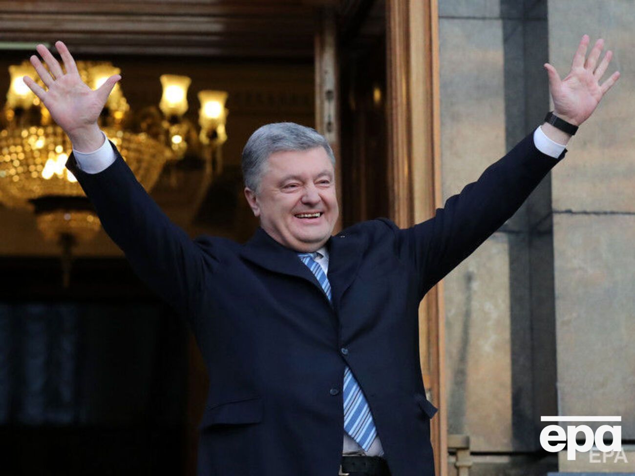 Источник из окружения Порошенко заявил, что экс-президент "не отчитывается" о списке партии "Европейская солидарность"