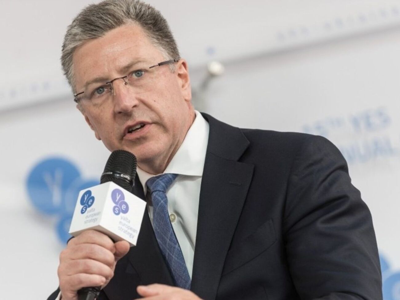 Волкер выразил надежду, что ситуация разрешится при новом украинском президенте