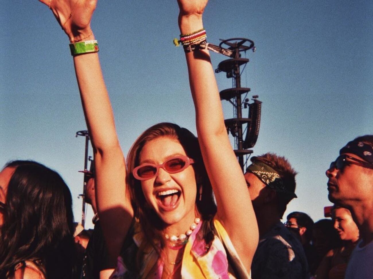 Фото Хадид разместили на обложке июньского номера мексиканского Vogue