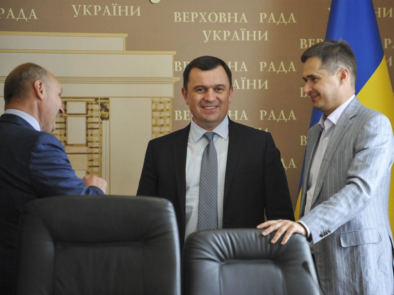 Пацкан (посередине) представил в Раде отчет о работе аудиторов Счетной палаты за 2018 год