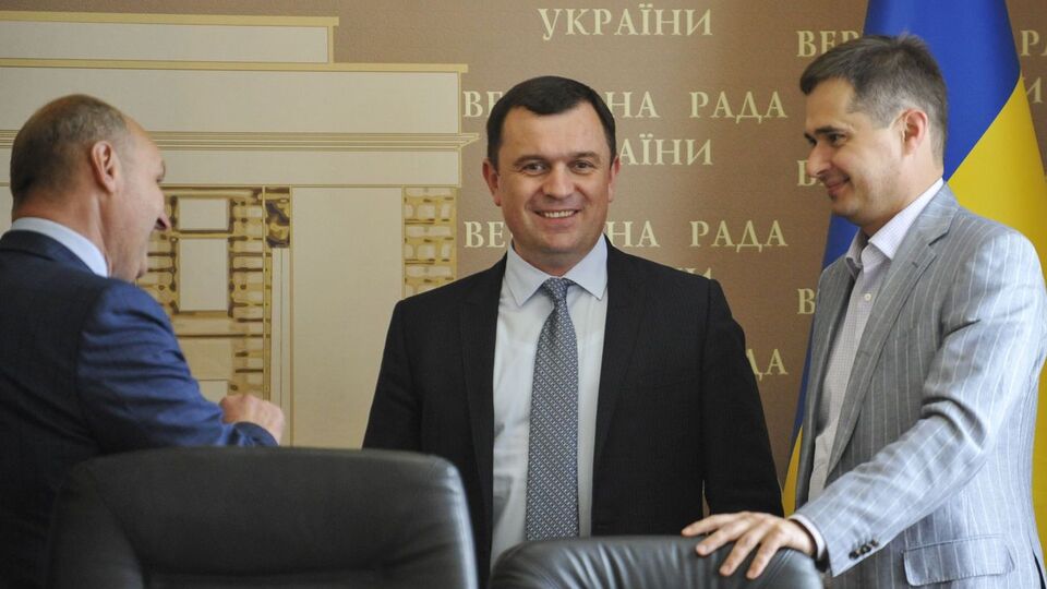 Пацкан (посередині) презентував у Раді звіт про роботу аудиторів Рахункової палати за 2018 рік