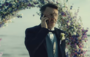 Шнуров появляется в финале клипа