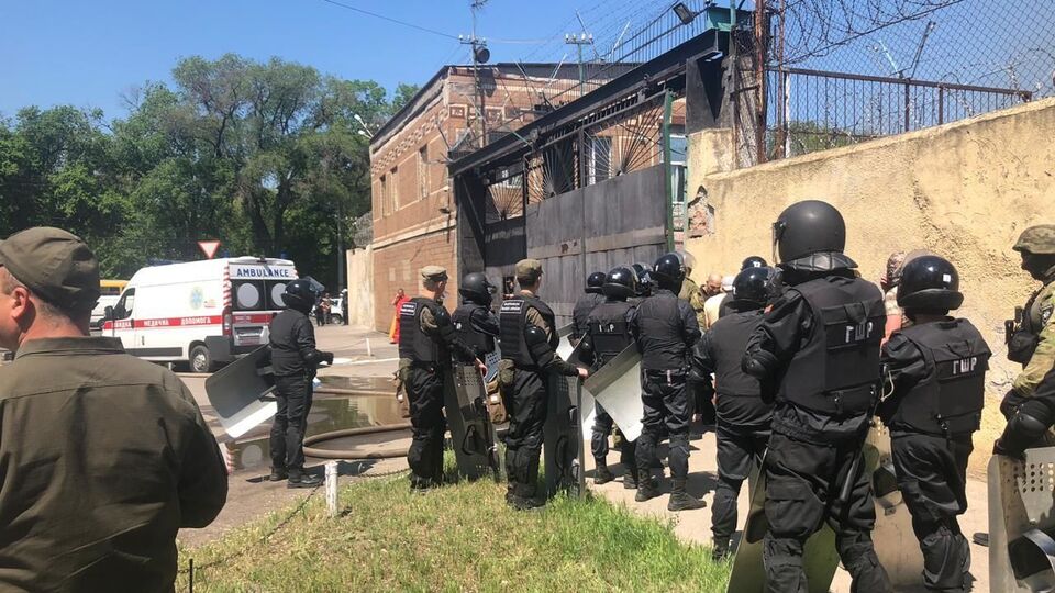 В результате бунта в колонии пострадало 15 сотрудников учреждения