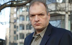 Фельштинский: Путину так были важны результаты выборов президента в США, что он пошел на беспрецедентный шаг – засветил одного из своих самых крупных агентов, внедренных в Вашингтон еще в 1970-х. На языке спецслужб это называется "сжечь агента"