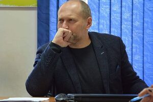 Те, кого могут отлучить от бюджетного корыта, ждут, чтобы Зеленский поскорее опростоволосился, а они получили шанс вернуться к пресловутому корыту