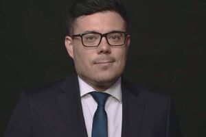 Партії Зеленського доведеться вести кругову оборону, оскільки сильних союзників у неї поки що не передбачено, зате ворогів на старті хоч відбавляй