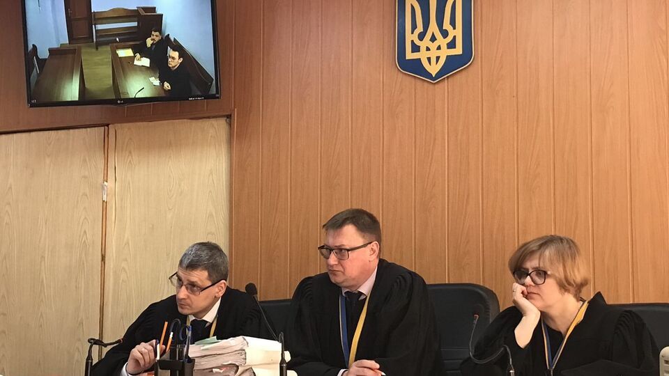 Засекреченный свидетель в целях безопасности давал показания в режиме видеоконференции, его лицо было скрыто, голос изменен