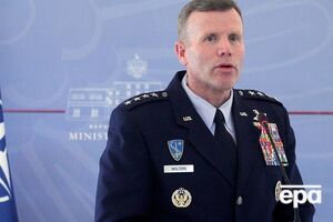 Генерал Волтерс – у минулому льотчик-винищувач, очолював ВПС США в Європі й Африці