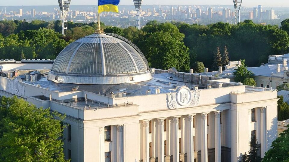 Автор також перерахував вимоги до Верховної Ради, серед яких ухвалення постанови про скасування рішення ухвалити закон