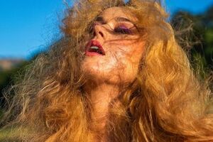 Кеті Перрі з'явилася в образах у стилі гіпі