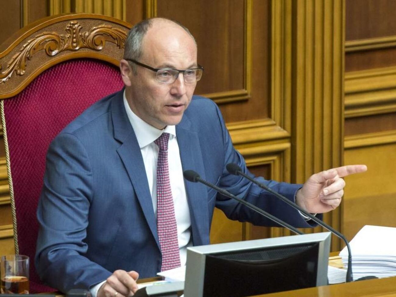 Парубій: Країна – у важких часах, у країні, на жаль, відбувається криза, пов'язана з діями президента