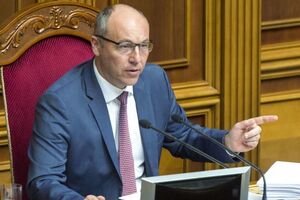 Парубій: Країна – у важких часах, у країні, на жаль, відбувається криза, пов'язана з діями президента