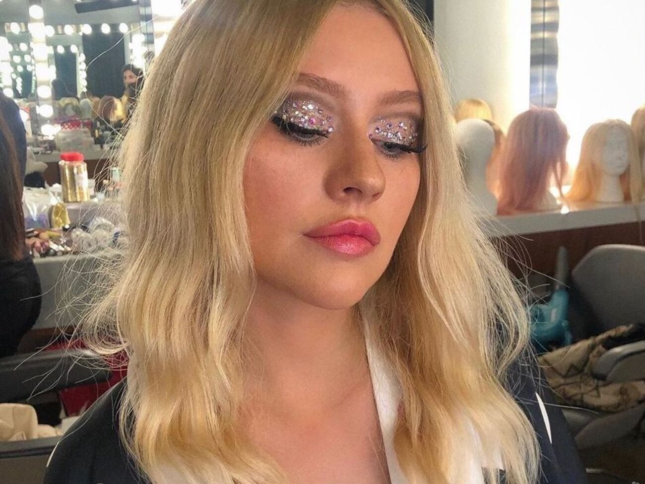 Агилера позировала с накладками на сосках