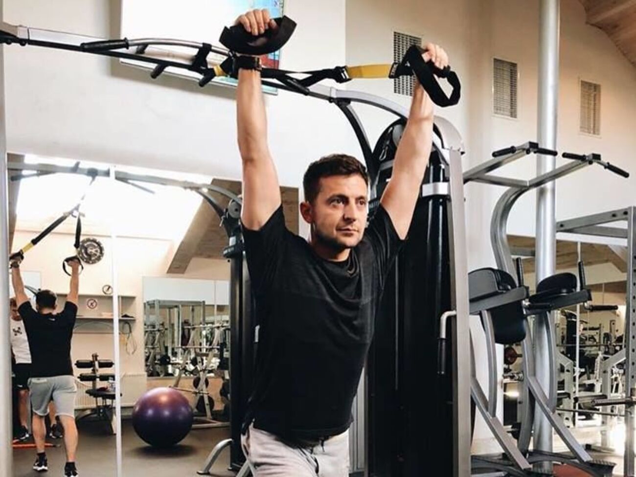 Зеленський займається у спортзалі на Банковій