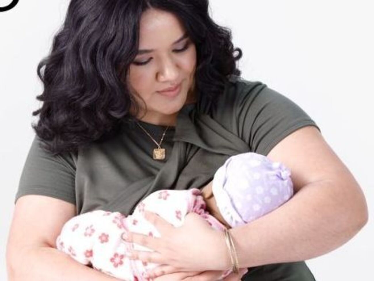 Модели продемонстрировали отношение матерей к кормлению