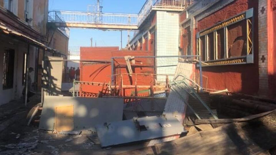Во время бунта заключенные повредили здание колонии