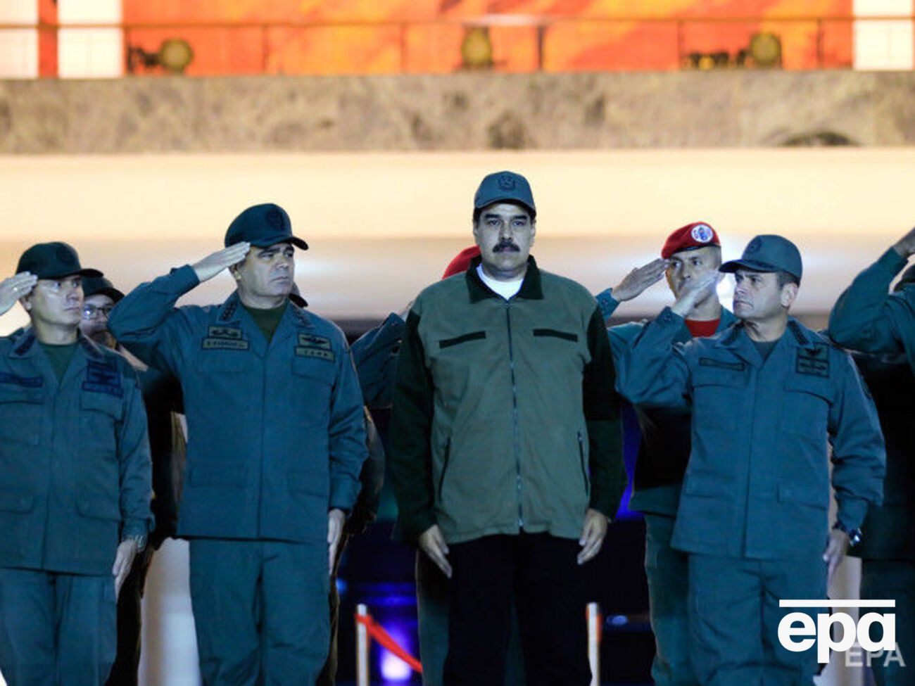 У вирішальний момент військові, з якими були домовленості про підтримку, опинилися на боці Мадуро