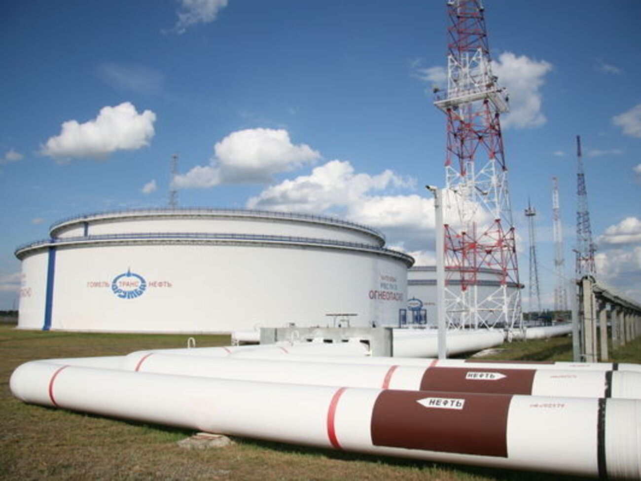 Нафтопровід "Дружба" пролягає через Білорусь і Україну