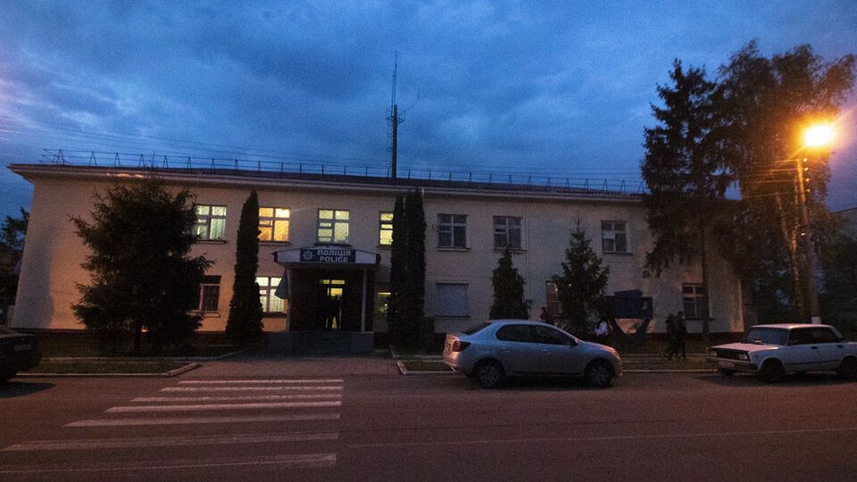 Отделение полиции находится недалеко от места преступления