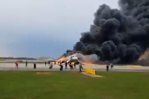 Самолет совершил жесткую посадку в аэропорту Шереметьево